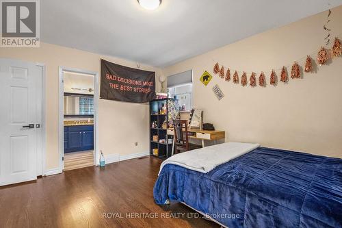 126 Adelaide Street N, Kawartha Lakes (Lindsay), ON - Indoor Photo Showing Bedroom