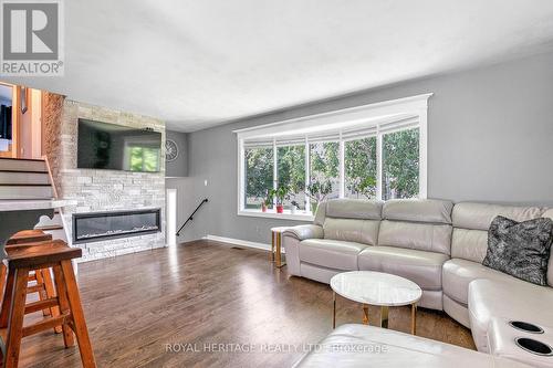 126 Adelaide Street N, Kawartha Lakes (Lindsay), ON - Indoor Photo Showing Living Room With Fireplace