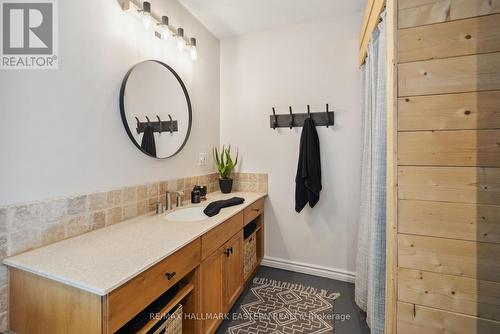 1719 River Road, Otonabee-South Monaghan, ON - Indoor Photo Showing Bathroom