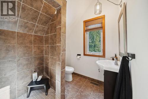 1719 River Road, Otonabee-South Monaghan, ON - Indoor Photo Showing Bathroom