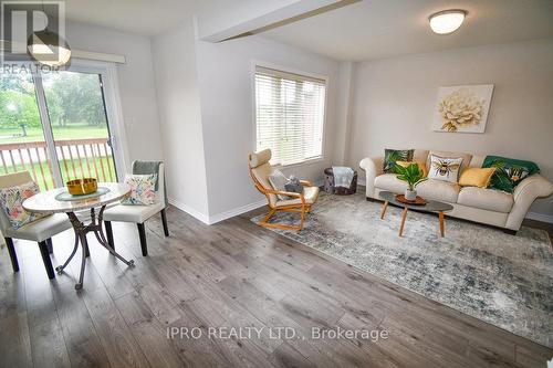 1353 Michael Circle N, London, ON - Indoor Photo Showing Living Room