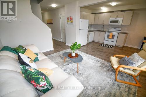 1353 Michael Circle N, London, ON - Indoor Photo Showing Kitchen