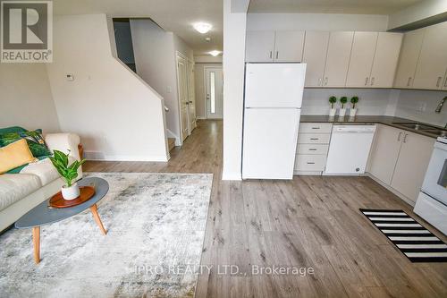 1353 Michael Circle N, London, ON - Indoor Photo Showing Kitchen With Double Sink