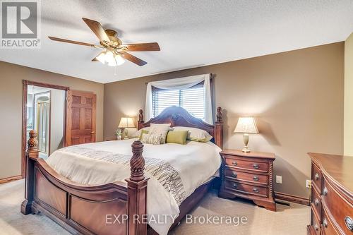 7689 Mount Carmel Boulevard, Niagara Falls, ON - Indoor Photo Showing Bedroom