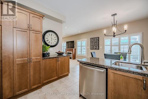 37 Moonbeam Drive, Hamilton (Kernighan), ON - Indoor Photo Showing Kitchen