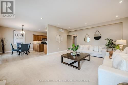 37 Moonbeam Drive, Hamilton (Kernighan), ON - Indoor Photo Showing Living Room