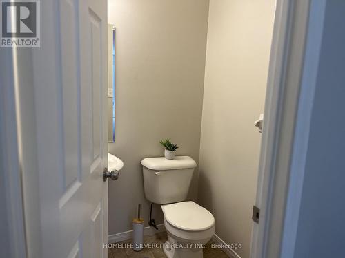 B10 - 155 Highland Crescent, Kitchener, ON - Indoor Photo Showing Bathroom