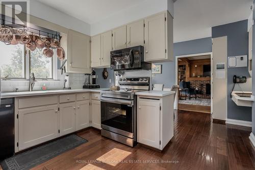 2142 Side Road 1, Burlington, ON - Indoor Photo Showing Kitchen