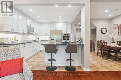 16 - 218 Plains Road E, Burlington (Lasalle), ON - Indoor Photo Showing Kitchen With Upgraded Kitchen