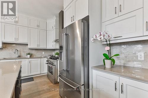 104 Bowbeer Road, Oakville, ON - Indoor Photo Showing Kitchen With Stainless Steel Kitchen With Upgraded Kitchen