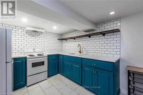 Lower - 257 East 17Th Street, Hamilton (Inch Park), ON - Indoor Photo Showing Kitchen