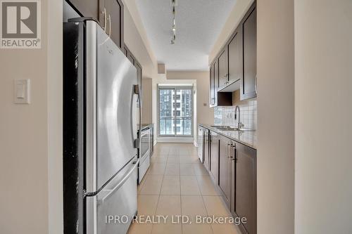 1806 - 4065 Brickstone Mews, Mississauga (City Centre), ON - Indoor Photo Showing Kitchen