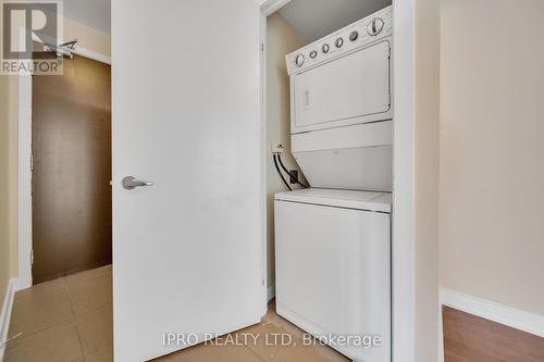 1806 - 4065 Brickstone Mews, Mississauga (City Centre), ON - Indoor Photo Showing Laundry Room