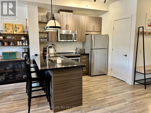 307 - 40 Horseshoe Boulevard, Oro-Medonte, ON - Indoor Photo Showing Kitchen