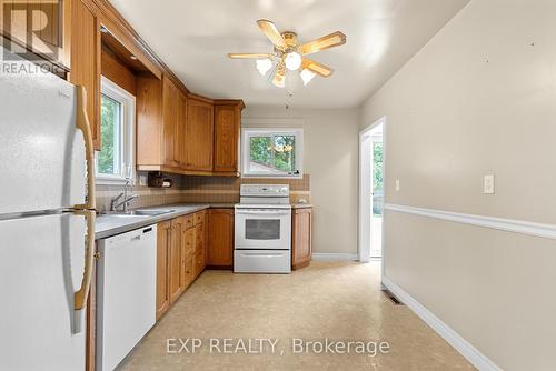 6326 Doreen Drive, Niagara Falls, ON - Indoor Photo Showing Kitchen