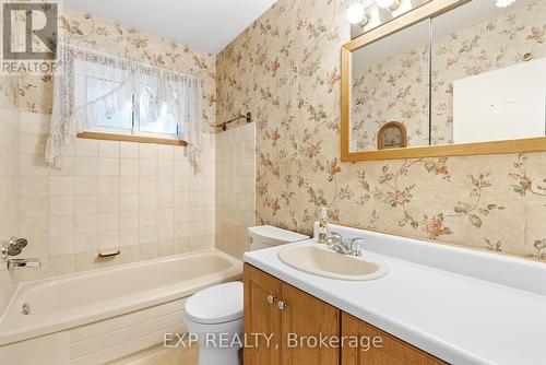 6326 Doreen Drive, Niagara Falls, ON - Indoor Photo Showing Bathroom