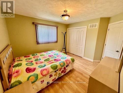 2381 9Th Avenue E, Owen Sound, ON - Indoor Photo Showing Bedroom