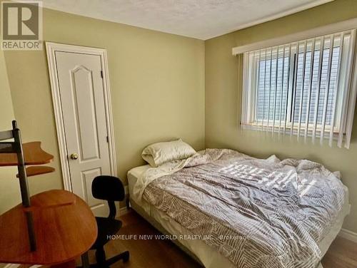 2381 9Th Avenue E, Owen Sound, ON - Indoor Photo Showing Bedroom