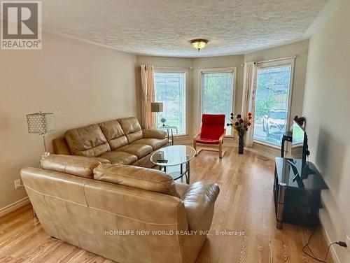 2381 9Th Avenue E, Owen Sound, ON - Indoor Photo Showing Living Room