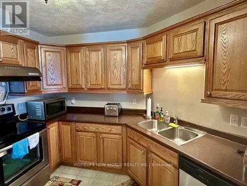 2381 9Th Avenue E, Owen Sound, ON - Indoor Photo Showing Kitchen With Double Sink