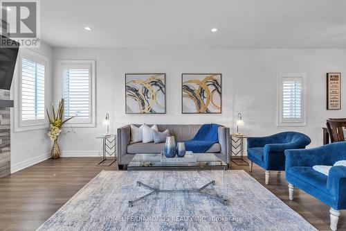 937 Lennon Way, London, ON - Indoor Photo Showing Living Room