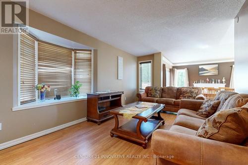 1910 Dalhousie Crescent, Oshawa (Samac), ON - Indoor Photo Showing Living Room