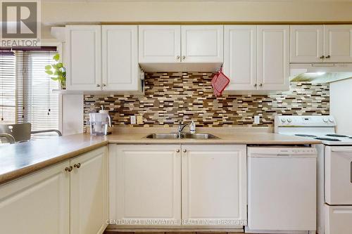 1910 Dalhousie Crescent, Oshawa (Samac), ON - Indoor Photo Showing Kitchen With Double Sink