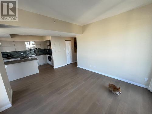 15Fl 8248 Lansdowne Road, Richmond, BC - Indoor Photo Showing Kitchen