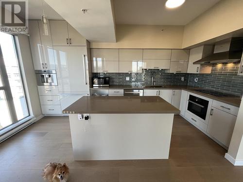 15Fl 8248 Lansdowne Road, Richmond, BC - Indoor Photo Showing Kitchen With Upgraded Kitchen