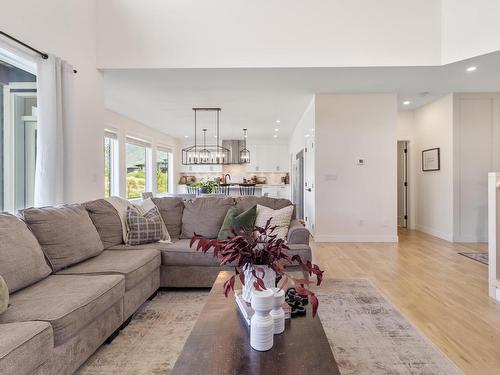 115 Ranchlands Court, Kamloops, BC - Indoor Photo Showing Living Room With Fireplace