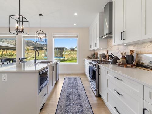 115 Ranchlands Court, Kamloops, BC - Indoor Photo Showing Kitchen With Upgraded Kitchen