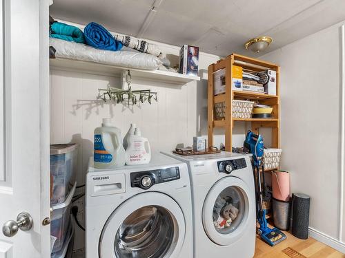 1391 Bostock Cres, Kamloops, BC - Indoor Photo Showing Laundry Room