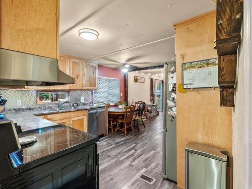 1391 Bostock Cres, Kamloops, BC - Indoor Photo Showing Kitchen