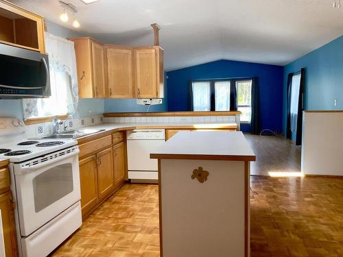 93-701 Trans Canada Hwy, Cache Creek, BC - Indoor Photo Showing Kitchen