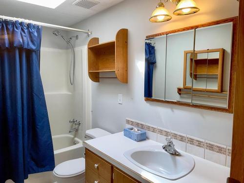 93-701 Trans Canada Hwy, Cache Creek, BC - Indoor Photo Showing Bathroom