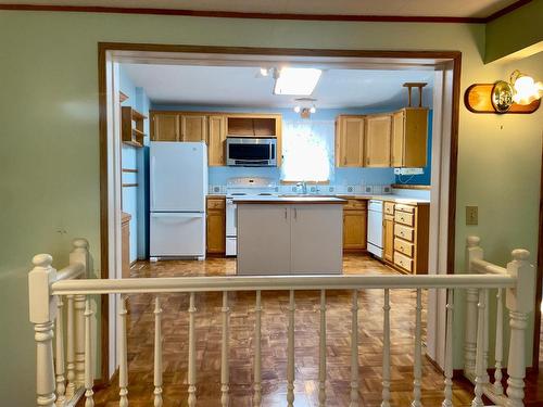 93-701 Trans Canada Hwy, Cache Creek, BC - Indoor Photo Showing Kitchen