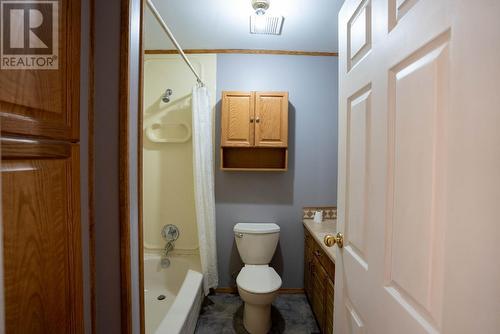 6198  3/93 Highway, Cranbrook, BC - Indoor Photo Showing Bathroom