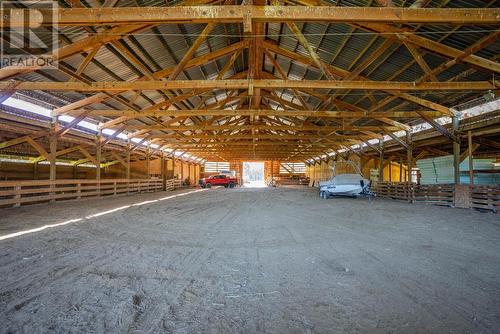 6198  3/93 Highway, Cranbrook, BC - Indoor Photo Showing Garage