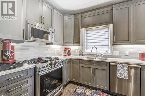 8 Cobblestone Drive, Niagara-On-The-Lake (St. Davids), ON - Indoor Photo Showing Kitchen With Double Sink With Upgraded Kitchen