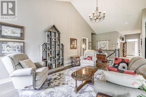 8 Cobblestone Drive, Niagara-On-The-Lake (St. Davids), ON - Indoor Photo Showing Living Room