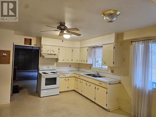 3441 River Road, Keremeos, BC - Indoor Photo Showing Kitchen With Double Sink