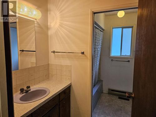 3441 River Road, Keremeos, BC - Indoor Photo Showing Bathroom