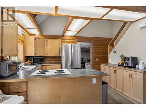 2943 Hopwood Road, Lee Creek, BC - Indoor Photo Showing Kitchen