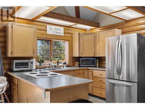 2943 Hopwood Road, Lee Creek, BC - Indoor Photo Showing Kitchen With Double Sink