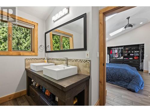 2943 Hopwood Road, Lee Creek, BC - Indoor Photo Showing Bathroom