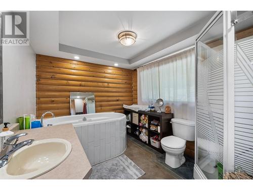 2943 Hopwood Road, Lee Creek, BC - Indoor Photo Showing Bathroom