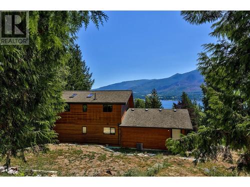 2943 Hopwood Road, Lee Creek, BC - Outdoor