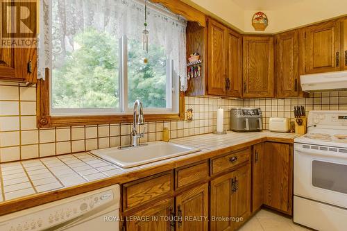 682 Concession 15 Road W, Tiny, ON - Indoor Photo Showing Kitchen