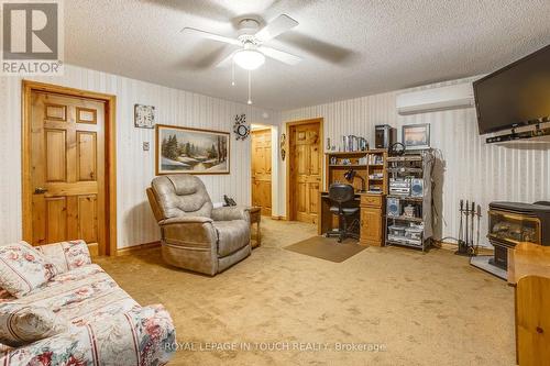 682 Concession 15 Road W, Tiny, ON - Indoor Photo Showing Living Room