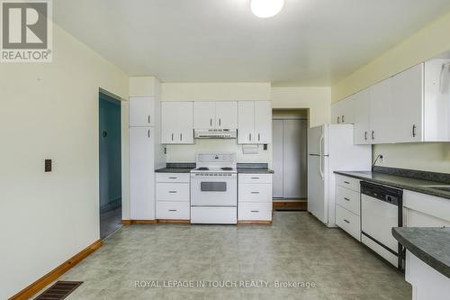 135 Balm Beach Road E, Tiny, ON - Indoor Photo Showing Kitchen